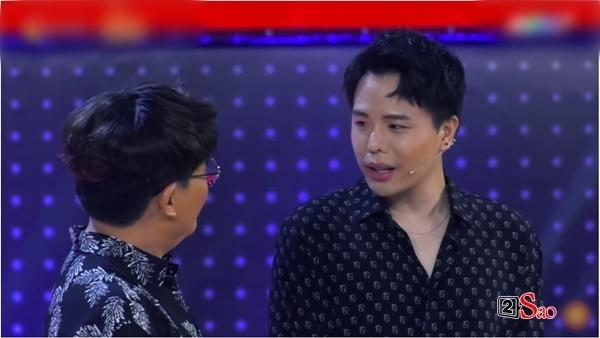 Trịnh Thăng Bình đắc tội gì với ê kíp Giọng ải giọng ai mà đang chuẩn men lại bị trang điểm như chú vẹt hát tuồng?-3