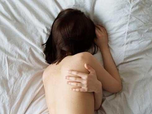 Nữ sinh viên bị người yêu cũ tung clip nóng-1