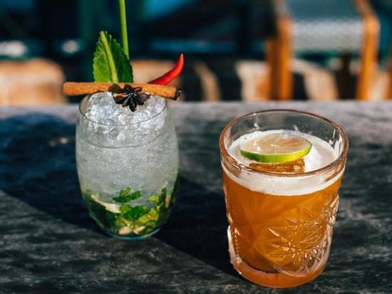 Khách Tây sáng tạo cocktail từ nước dùng phở truyền thống