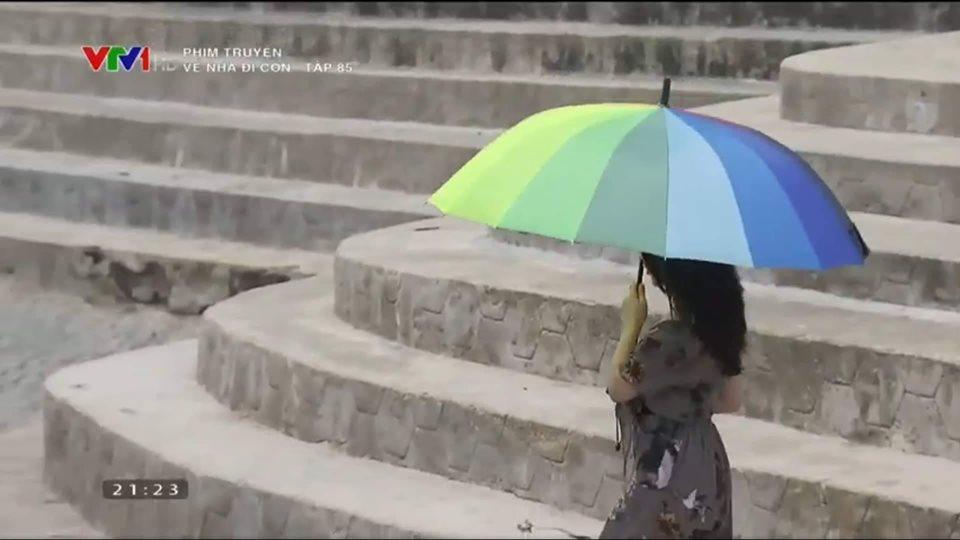 Xuất hiện đúng 2 giây trong tập cuối Về Nhà Đi Con, hotgirl hám fame bị cư dân mạng mỉa mai: Còn không bằng con gián-4