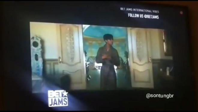 Hãy trao cho anh của Sơn Tùng được phát trên mạng truyền hình Mỹ-1