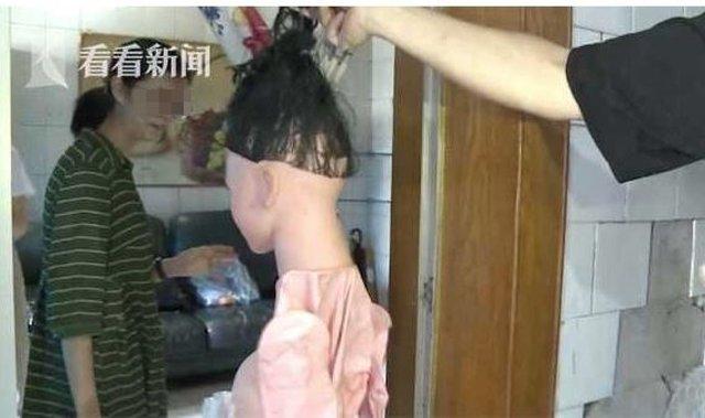 Thuê nhà trọ được 2 ngày, cô gái trẻ hết hồn vì phát hiện chiếc đầu lạ lòi ra từ tủ quần áo-2
