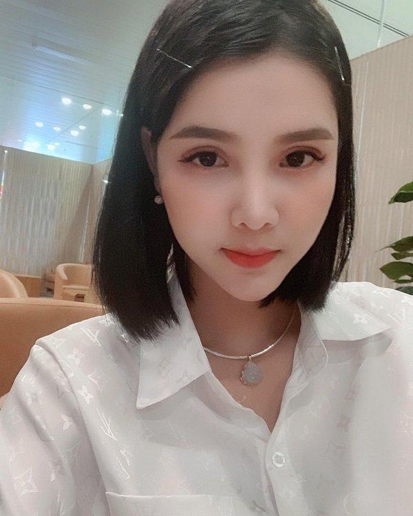 Khi Kỳ Hân selfie xinh đẹp sau cắt mí, CĐM phản bác bằng hình mặt mộc một trời một vực-3