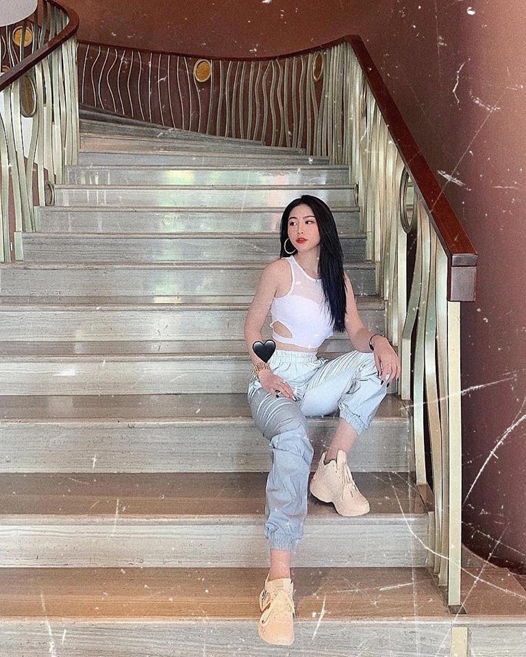 Cận cảnh gương mặt đại trà và body nóng bỏng của hotgirl hám fame xuất hiện 2s ở tập cuối Về nhà đi con-9