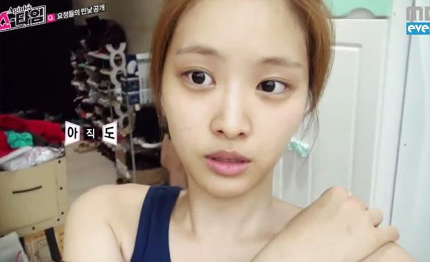 Mặc loạt idol gây sốc khi lộ mặt mộc, Jennie (BLACKPINK) vẫn đẹp bất chấp dù bị chụp lén-3