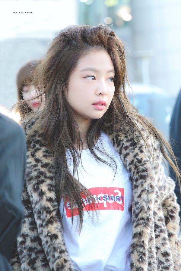 Mặc loạt idol gây sốc khi lộ mặt mộc, Jennie (BLACKPINK) vẫn đẹp bất chấp dù bị chụp lén-6