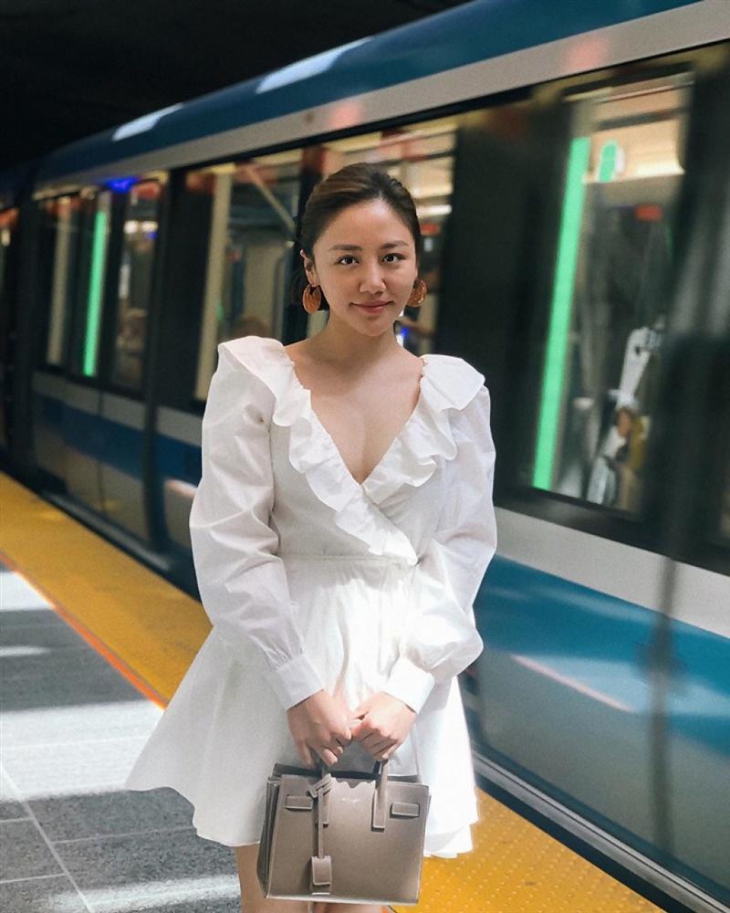 Tiểu Vy lên đồ giản dị khoe đường cong hút mắt, trẻ trung hơn cả đàn chị Thúy Vi-9