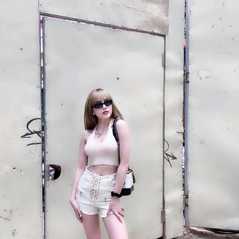 Tiểu Vy lên đồ giản dị khoe đường cong hút mắt, trẻ trung hơn cả đàn chị Thúy Vi-10