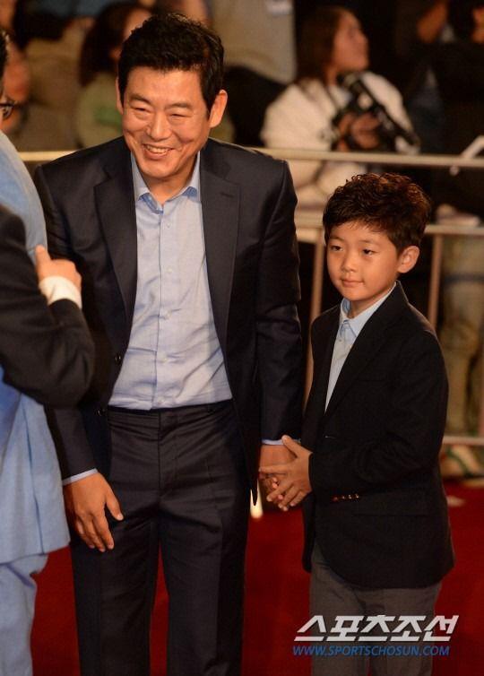 Chạm mốc 42 tuổi, Kim Hee Sun vẫn sở hữu làn da căng bóng mịn màng-7