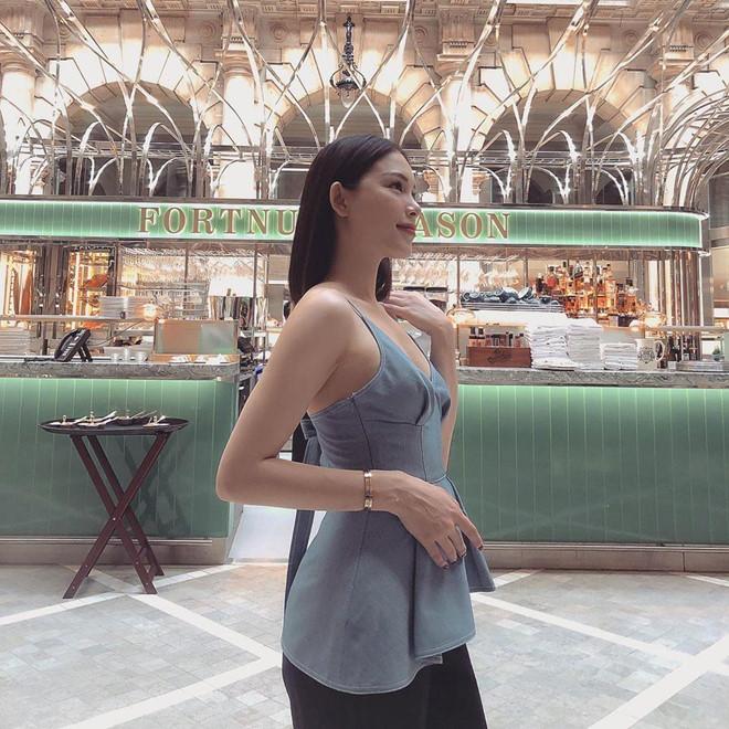 Bạn gái thiếu gia Phillip Nguyễn sang chảnh, xách túi hơn 2.600 USD-1