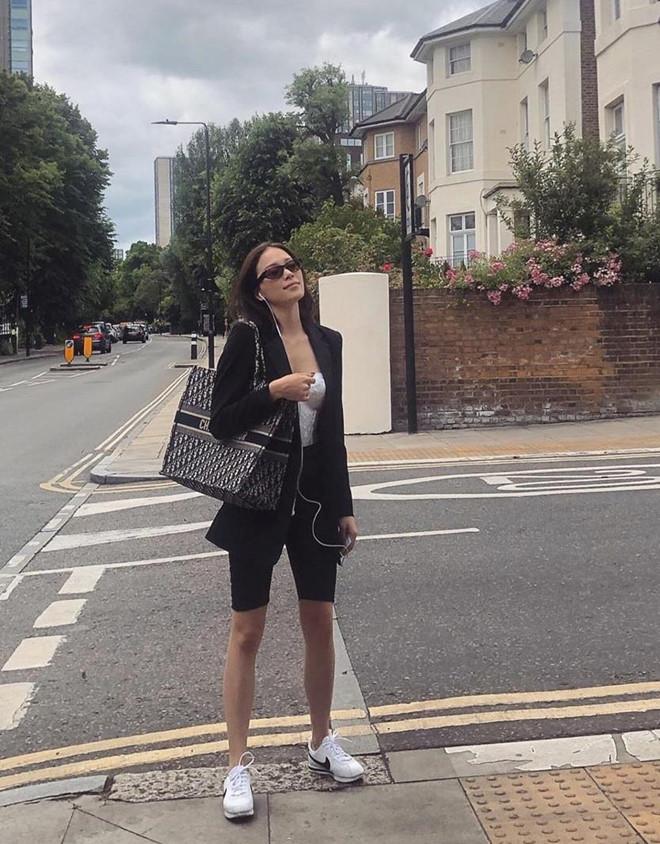 Bạn gái thiếu gia Phillip Nguyễn sang chảnh, xách túi hơn 2.600 USD-6