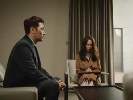 Trở về bất ngờ sau chuyến công tác, tôi đau đớn khi chứng kiến vợ ngoại tình với bạn thân-1