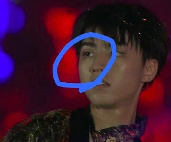 Nỗi ám ảnh anti fan, TFBOYS bị chiếu laze trong concert mừng 6 năm: Không phải lần đầu tiên!-5