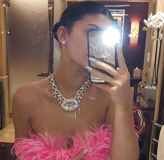 Kylie Jenner đón sinh nhật 22 tuổi với chiếc váy hơn 500 triệu đồng-2