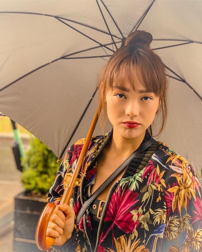 Dân tình khen ảnh thanh xuân mặc bra ren gợi cảm nhưng Minh Hằng vẫn chưa ưng ý về một điểm trên gương mặt mình-11