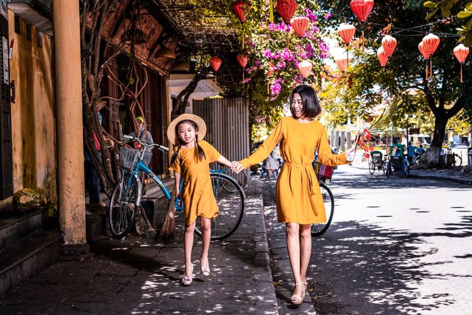Giữa lúc điều trị ung thư phổi, diễn viên Mai Phương diện đồ đôi du lịch cùng cô con gái nhỏ Lavie-8