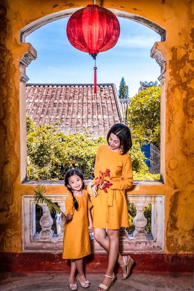 Giữa lúc điều trị ung thư phổi, diễn viên Mai Phương diện đồ đôi du lịch cùng cô con gái nhỏ Lavie-9
