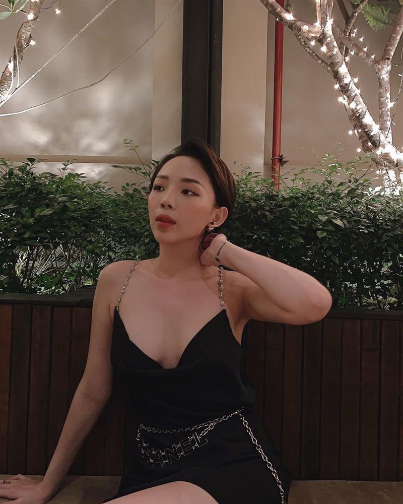 Hoa hậu Phạm Hương diện bikini khoe thân hình rực lửa giữa không gian riêng tư-9