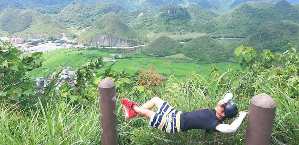 Hài hước 1001 tư thế ngủ khó đỡ của hội phượt thủ trên đường vì... quá mệt-3