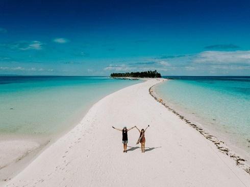 Con đường khoét vách núi dựng đứng cao 200 m-7