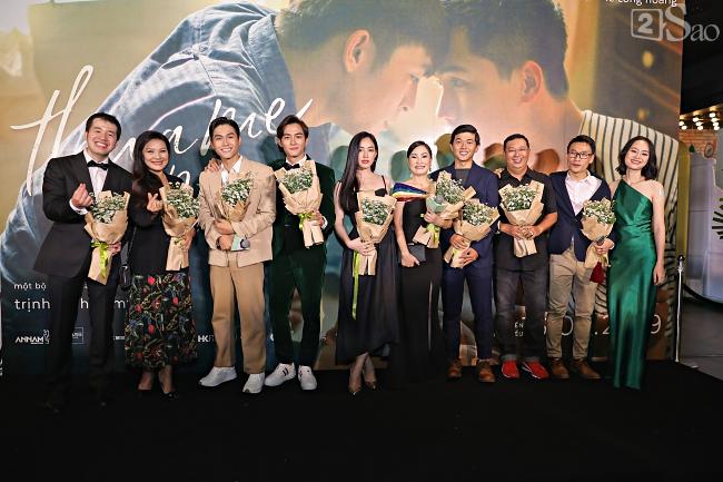 Không nói về chuyện ly hôn, Hồng Đào tươi tắn bên hai con trai trong ngày ra mắt phim-1