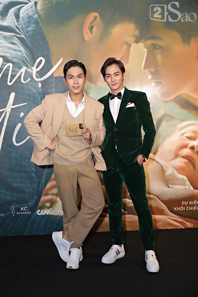 Không nói về chuyện ly hôn, Hồng Đào tươi tắn bên hai con trai trong ngày ra mắt phim-6