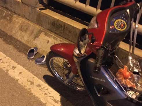 Người thân cô gái 18 tuổi nhảy cầu Vĩnh Tuy tự tử đau xót: Chắc vì mâu thuẫn tình cảm nên cháu tôi mới ra nông nỗi này-3