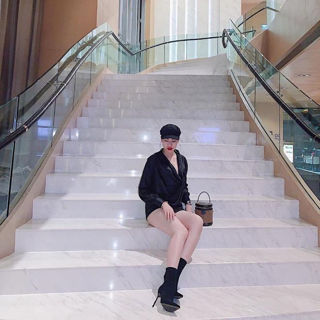 Bạn gái tin đồn Quang Hải check-in cùng nơi nam tiền vệ đang thi đấu-3