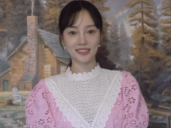 Lý Tiểu Lộ gầy gò, kém sắc trong loạt ảnh mới-3