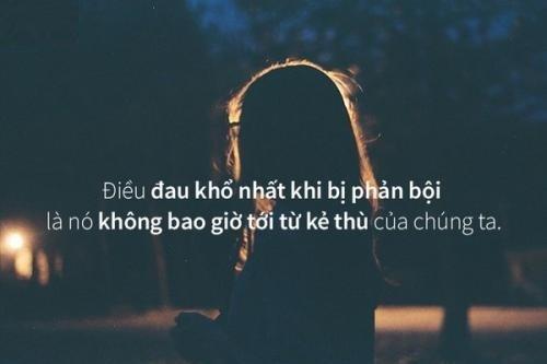 Thấy người đàn ông lạ núp sau cánh cửa trong đêm, tôi lén đi ra nhìn thì nghe được câu chuyện bí mật của bạn gái-1