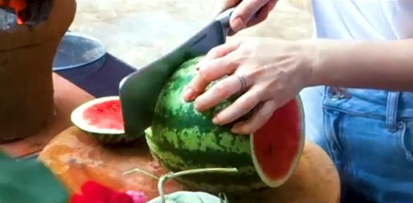 Mỹ Tâm khoe clip làm bánh tặng bố mẹ nhân ngày Vu Lan, vô tình để lộ lý do tới giờ vẫn ế-5