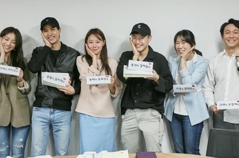 Mợ ngố U40 Song Ji Hyo khoe mặt mộc đẹp không tì vết-7