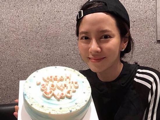 'Mợ ngố' U40 Song Ji Hyo khoe mặt mộc đẹp không tì vết