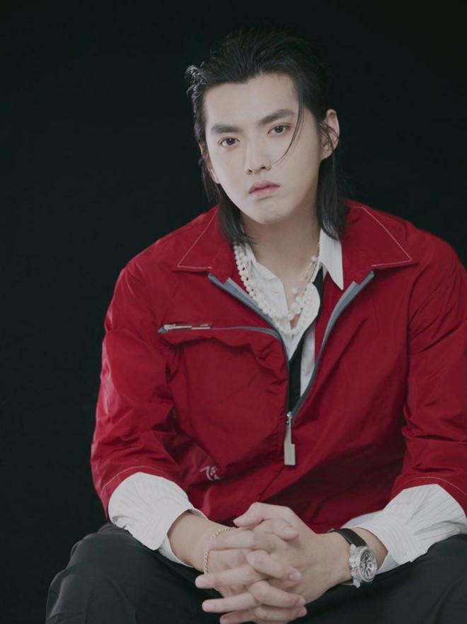 Ngô Diệc Phàm luôn đeo vòng cổ ngọc trai từ khi theo style nữ tính-5