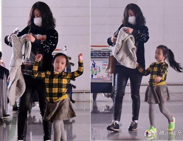 Triệu Vy xuất hiện công khai cùng con gái, gương mặt lộ rõ dấu hiệu tuổi tác-7