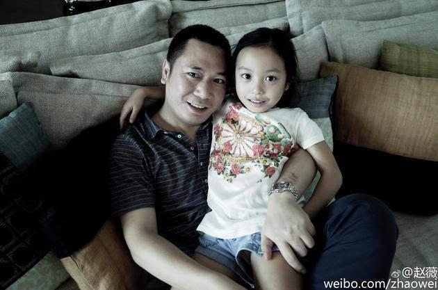 Triệu Vy xuất hiện công khai cùng con gái, gương mặt lộ rõ dấu hiệu tuổi tác-10