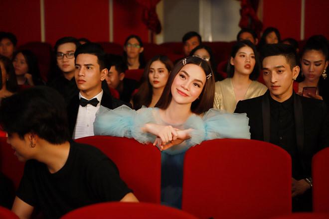 Hồ Ngọc Hà mặc đầm y hệt cả dàn mỹ nhân giấu mặt, dân mạng liền gọi tên Đàm Thu Trang, Minh Hằng, Lệ Quyên-1