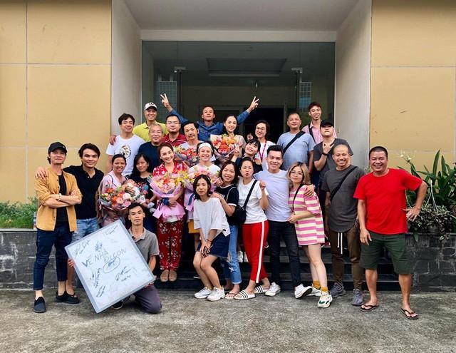 Ngoại truyện ‘Về nhà đi con’ bị cho là ‘miễn cưỡng’ bối cảnh để quảng cáo, đạo diễn nói gì?-3