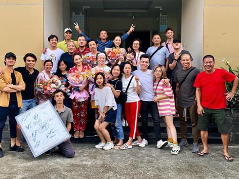 Ngoại truyện ‘Về nhà đi con’ bị cho là ‘miễn cưỡng’ bối cảnh để quảng cáo, đạo diễn nói gì?