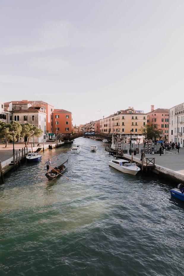 Ảnh check in lung linh trên mạng khác xa ảnh thực tế ở những khu du lịch nổi tiếng làm dân mạng cười nghiêng ngả-14