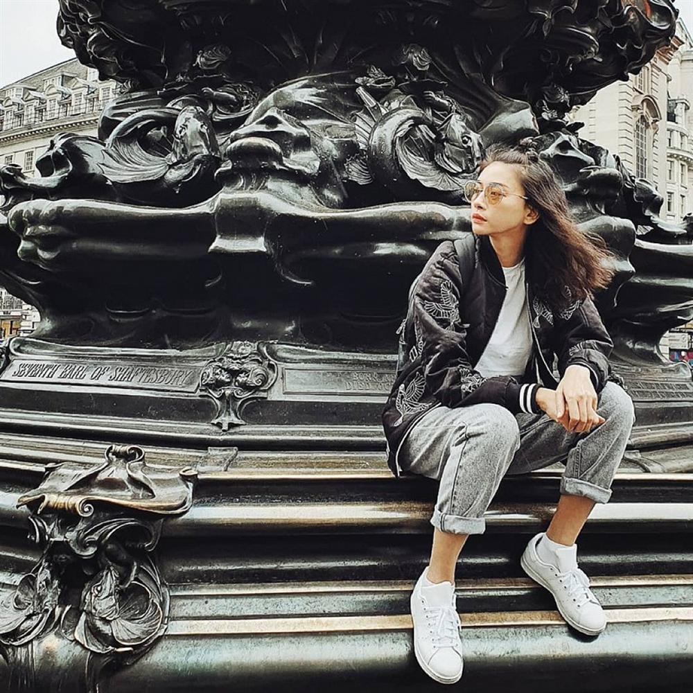 Chị Huệ Thu Quỳnh lên đồ sành điệu - Hương Giang phô thân hình mỏng như lá lúa với combo thời trang kiệm vải-6