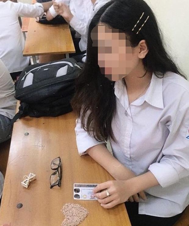 Vụ cô gái 18 tuổi nhảy cầu Vĩnh Tuy tự tử: Từ khi H. xảy ra chuyện, em trai tôi cũng thất thần, tôi sợ em nghĩ quẩn...-1