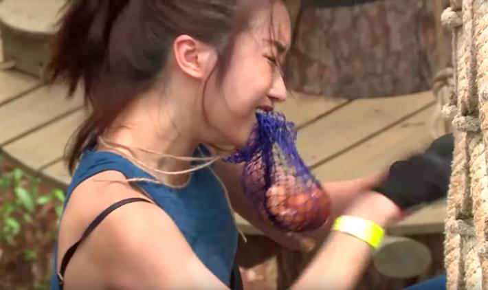 Sóng gió bủa vây, Đỗ Mỹ Linh lại bị super-soi mặc sai nội y ở Cuộc đua kỳ thú-1