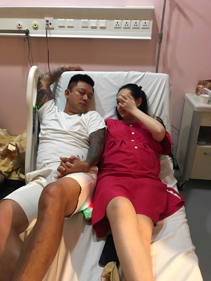 Quạt tay cho vợ con ngủ lúc mất điện, Tuấn Hưng được dân mạng phong ông chồng của năm-4