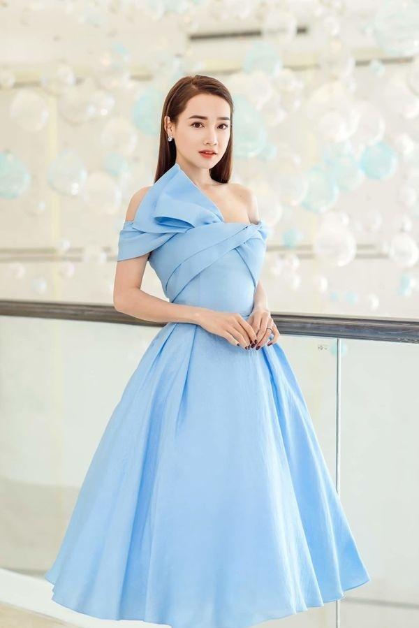 Angela Phương Trinh tái xuất giữ vững danh xưng nữ hoàng thảm đỏ - Mai Phương Thúy lên đồ tiết chế sau pha hớ hênh-3