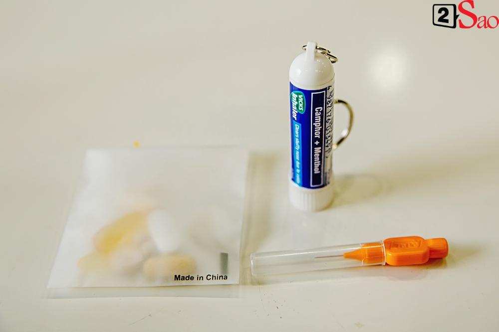 Hoa hậu Tường Linh xuống phố: Chiếc lọ lạ lùng xuất hiện trong balo hàng hiệu gây ngỡ ngàng-9