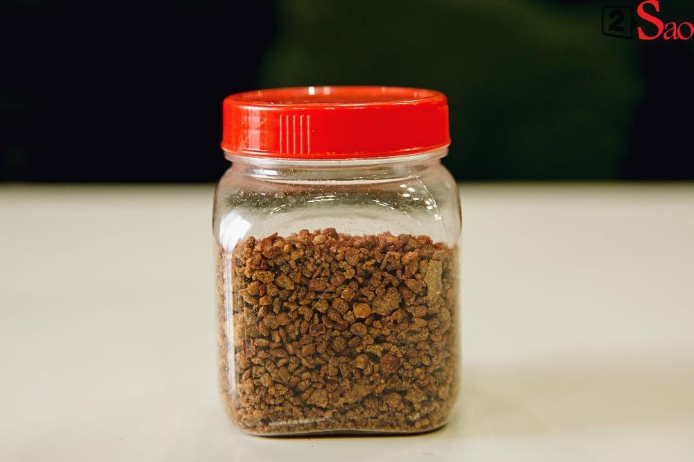 Hoa hậu Tường Linh xuống phố: Chiếc lọ lạ lùng xuất hiện trong balo hàng hiệu gây ngỡ ngàng-13