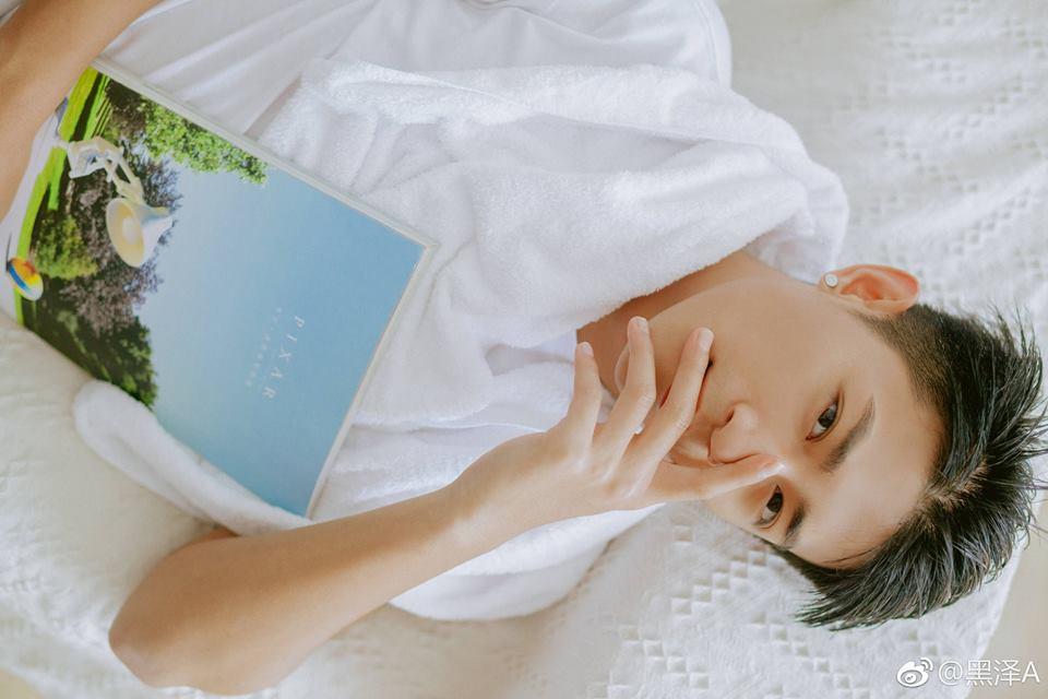 Liêu xiêu với vẻ điển trai của Hắc Trạch - bạn trai nhà người ta với những clip ngôn tình khiến bao con tim thổn thức-1