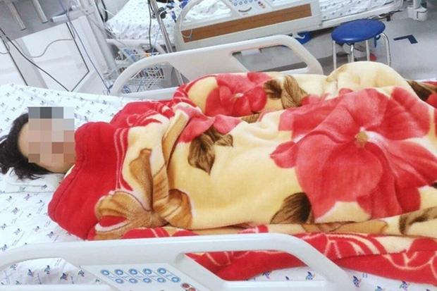 Giận bố không cho nối tóc, con gái tự tử bằng 40 viên Paracetamol 500mg-1