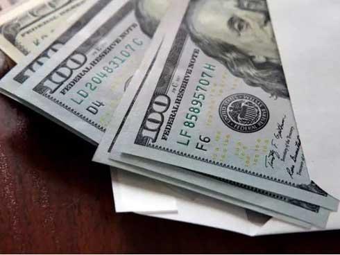 Bị từ chối tình cảm, nam thanh niên đổ đầy đất vào ô tô bạn gái-3